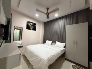 Hotel Pravas Inn - 1
