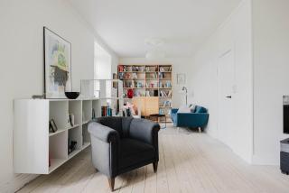 Lovely Spacious Apartment By The Lakes - 0