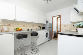 Cozy Apartment for 3 People in Great Location by Noclegi Renters - 8