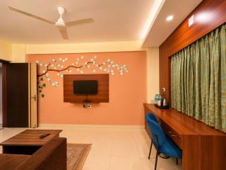 Wildberrys Inn - Luxurious Stay - Free Breakfast - Swimming Pool - Room with living Room - 2