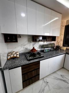 Chic, Modern & Bright Apartment - 1