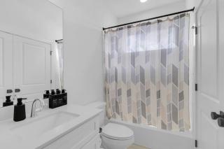 Rachel Townhome located Near Downtown & The Heights - 2