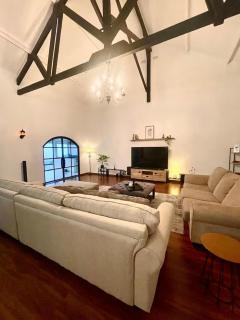 Hilltop Villa 14 Guests Amazing View Fast WiFi - 1