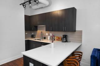 Cozy Chicago Smoke Ok 3BR Suite Near McCormick - 5