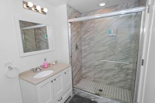 Cozy Chicago Smoke Ok 3BR Suite Near McCormick - 1