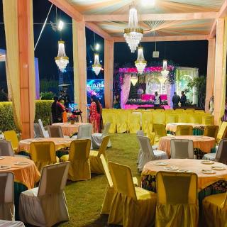Vani Hotel Golden Petals - 7