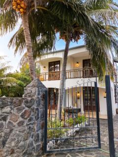 Welcoming villa with sea, mountain, and garden views - 2
