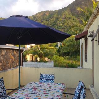 Welcoming villa with sea, mountain, and garden views - 1
