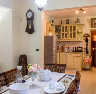 Welcoming villa with sea, mountain, and garden views - 7