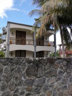 Welcoming villa with sea, mountain, and garden views - 4