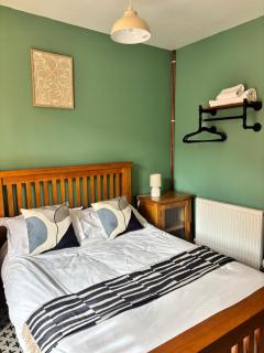 Maple, 3 Double Beds, Contractors Welcome - 7