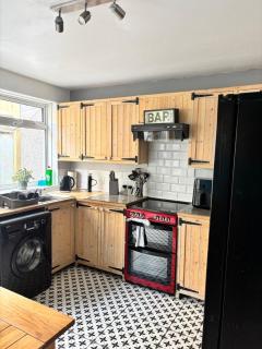 Maple, 3 Double Beds, Contractors Welcome - 6