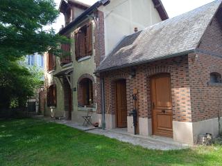 Maison chaleureuse à Cézy avec jardin clôturé - 2