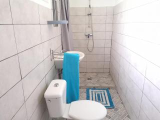 Charmante Maison à Sainte-Rose avec Jacuzzi et Piscine - 5