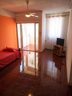 Enchanting Bungalow in Chemin Grenier with Jacuzzi and Garden - 1