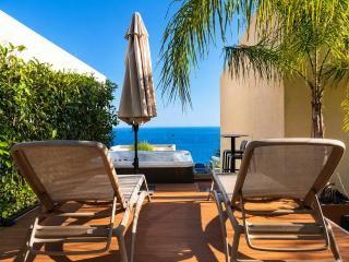 Azure Coastal Jacuzzi Suite - 1