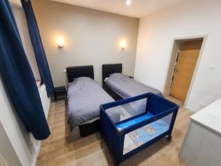Modern Apartment in Molenbeek-Saint-Jean / 77 m² / Parking - 3