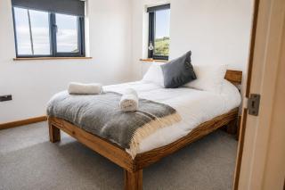 Modern balcony property, Sea views over Newgale - 3