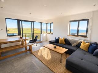 Modern balcony property, Sea views over Newgale - 2