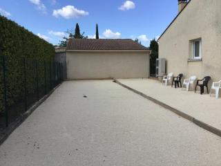 Villa spacieuse à Saint-Laurent-la-Vernède avec piscine - 1