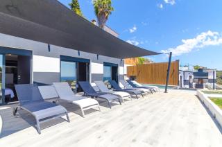 Seaside villa in Lloret de Mar with garden and pool view - 5