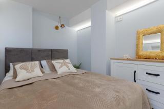 Spacious Apartment in the Heart of Gdańsk with 2 Bedrooms by Noclegi Renters - 9