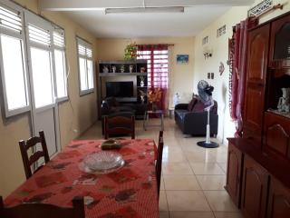 Maison charmante à Sainte-Anne avec grand jardin clôturé - 7