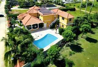 Elegant Villa in Nagua with Private Pool and Jacuzzi - 0