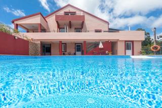 Comfortable apartment with shared pool in Prazeres, 150 m² - 0