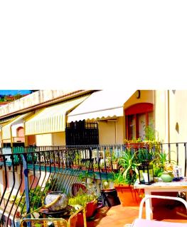 Spacious apartment in Taormina with sea view and balconies - 4