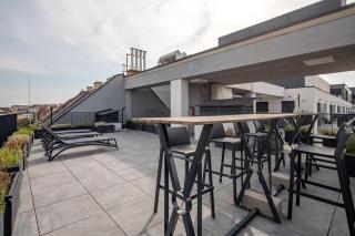 Rooftop Access - Balcony - Central - 6