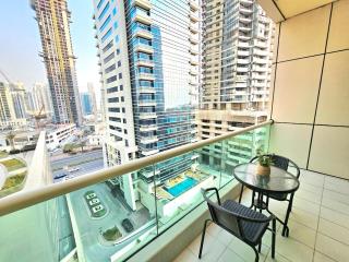 Refurbished Chic Studio with Great Amenities near JBR Beach & Marina Walk - 2