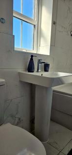 Spacious Luxurious Serviced Accommodation 7 - 3
