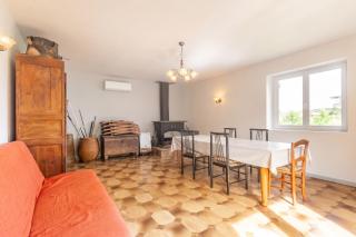 Maison de charme à Puycelsi avec jardin et barbecue - 8