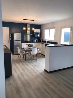 Maison chaleureuse à Bréville-sur-Mer avec jardin privé. - 9