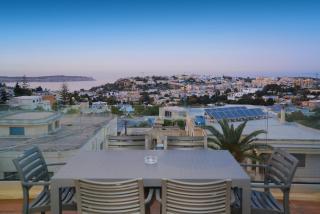 Seaviews, Modern & Spacious Apartment - 0