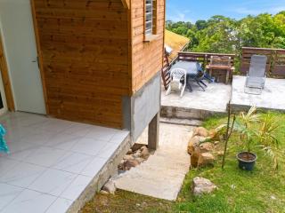 Bungalow charmant à Schoelcher avec jardin clôturé - 4