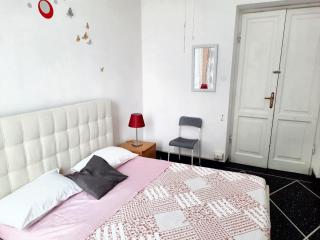 Charming Apartment in Genova with Private Parking, 70 sqm - 1