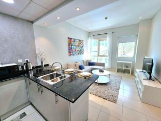 Poolside Beautifully presented 1 Bedroom near JBR Beach - Sleeps 4 - Dubai - 0