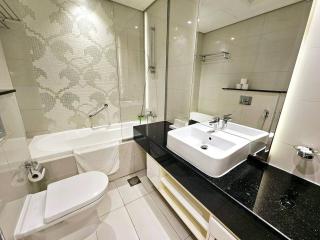 SUNRISE HOMES - Modern Studio beside Dubai Canal - 6