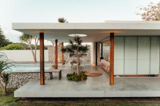 The Pool House - 8