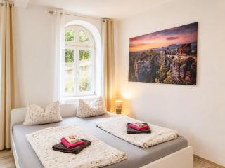Urlaubsmagie - Ferienwohnung Felsenpfad - Sauna & Saisonaler Pool - F1 - 1