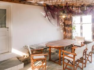 Charming House in Paros, 90 m² with Shared Pool - 3