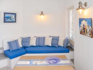 Charming House in Paros, 90 m² with Shared Pool - 2