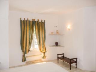 Charming House in Paros, 90 m² with Shared Pool - 1