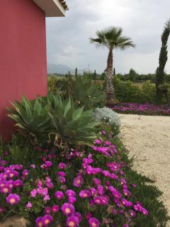 Picturesque Villa in Sciacca with Sea View and Garden - 2