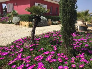 Picturesque Villa in Sciacca with Sea View and Garden - 6