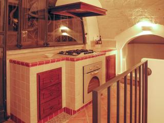 Comfortable House with Fenced Garden - Surano - Fireplace - 5