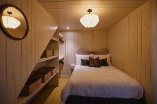 Cosy Countryside Cabin, Sleeps 8 with Hot Tub and BBQ - 8
