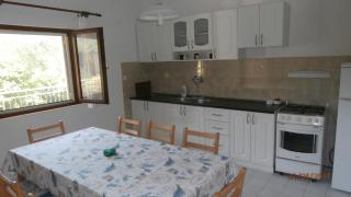 Charming Apartment in Gdinj + Garden - 9